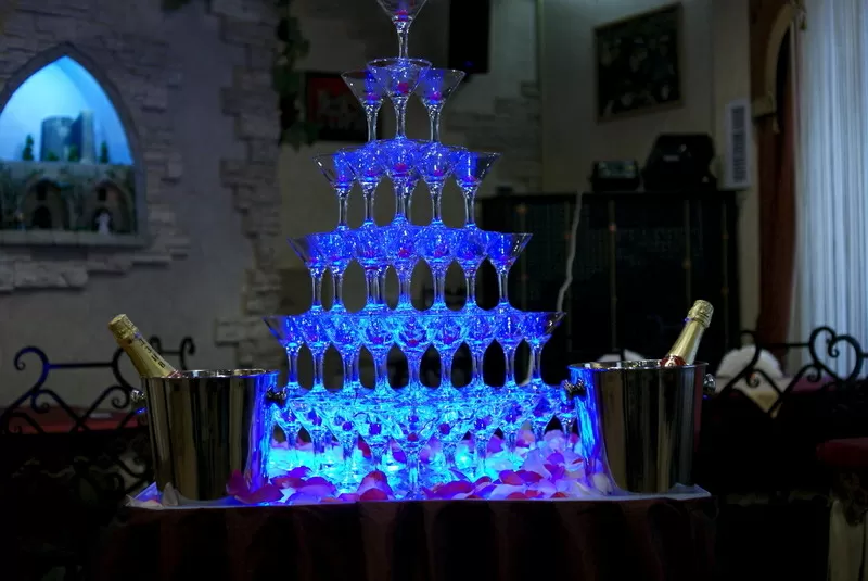 Шоколадный фонтан в Витебске и пирамида шампанского в Витебске 3